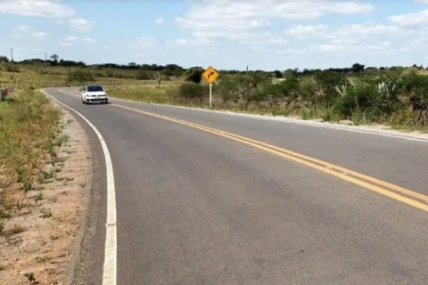 Quatros pessoas morrem carbonizadas em acidente na BR-242